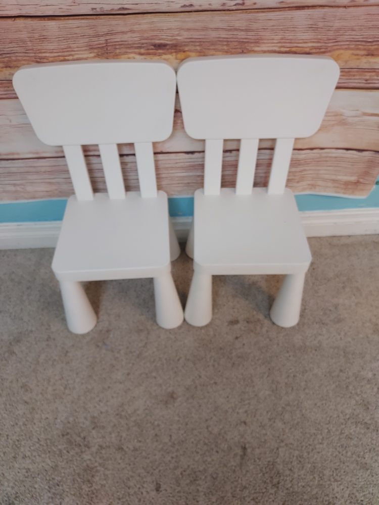 Set of 2 White Kids Chairs