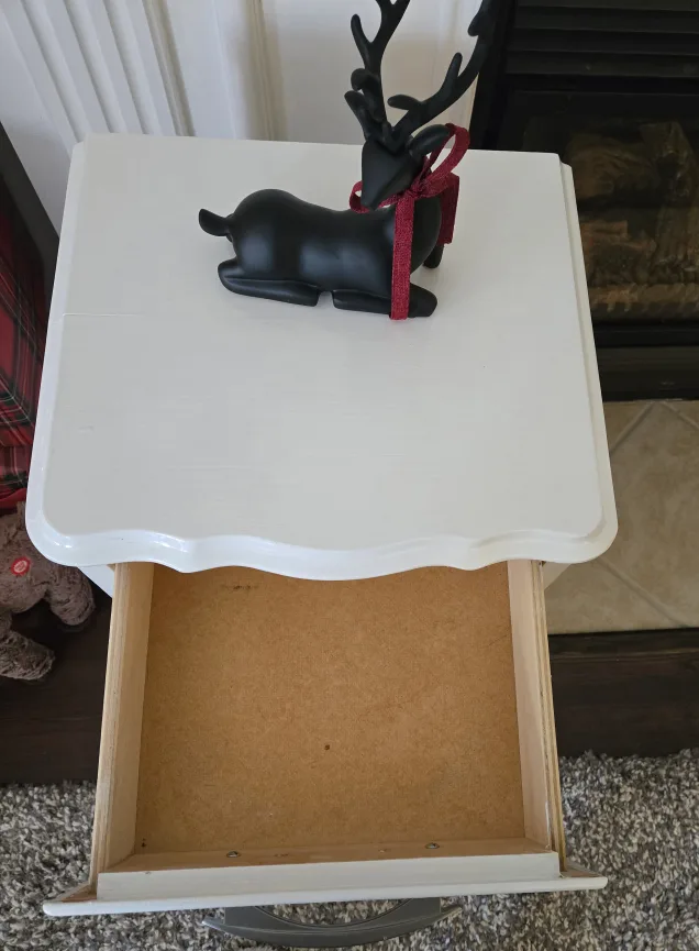 White Nightstand with Drawer and Shelf image indicator(2)