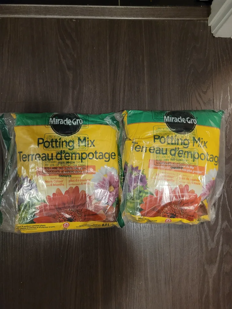 Miracle-Gro Potting Mix thumbnail