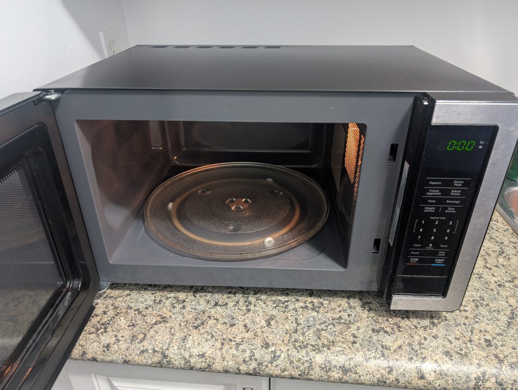 Magic Chef 1.1 Cu. Ft. Countertop Microwave Oven - photo 4