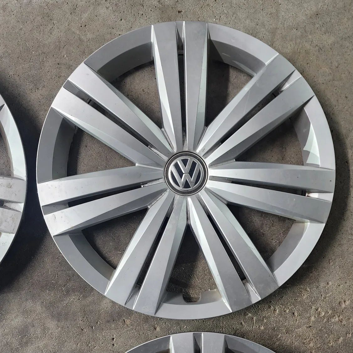 Genuine OEM VW Hub Cap Jetta Fits 16" (set 4) image indicator(3)