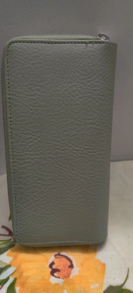 Matt & Nat Wallet image indicator(3)