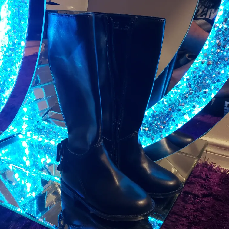 Girls Black Boots Size 6 image indicator(8)