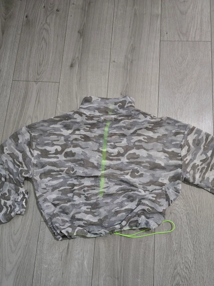 Cropped Mesh Sweaters & Windbreaker image indicator(6)