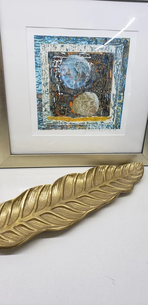 Home accent leaf shape tray in brass - photo 3