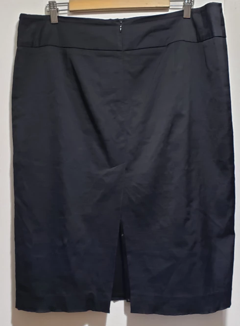 Black satin pencil skirt - photo 4