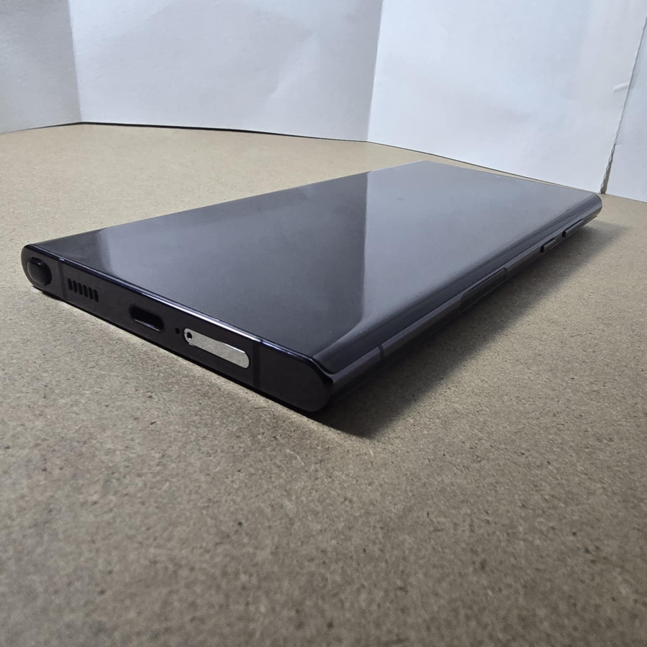 Samsung Galaxy S22 Ultra, 512 gb and 128 gb