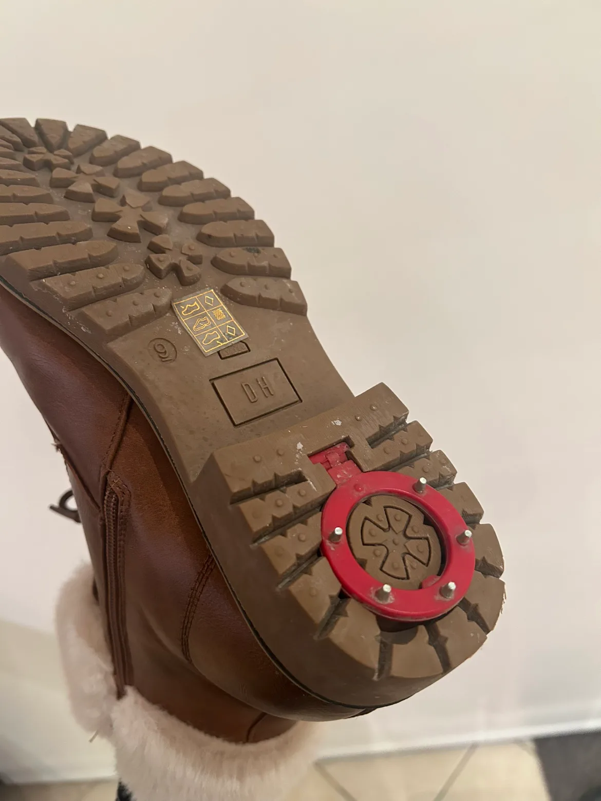 Denver Hayed Winter Boots with Ice Grip image indicator(6)