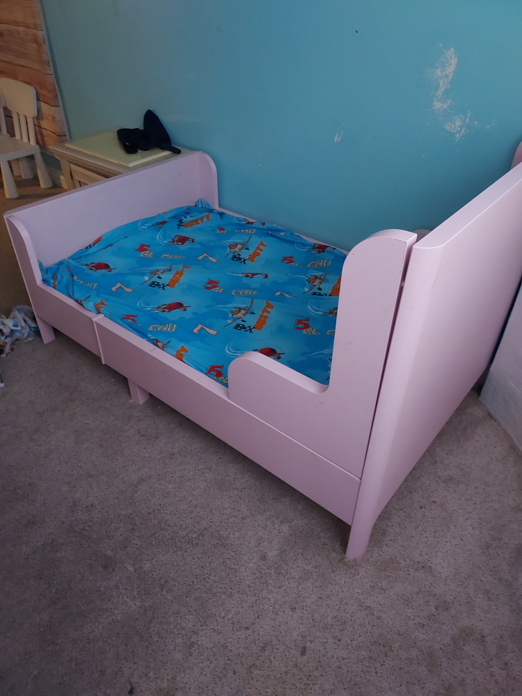 Toddler Bed with Storage Drawer