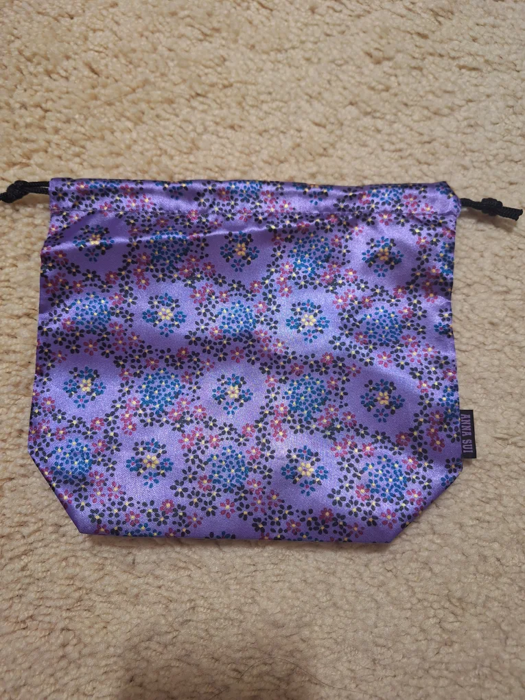 Anna Sui Tote Bag and Drawstring Pouch Set image indicator(3)