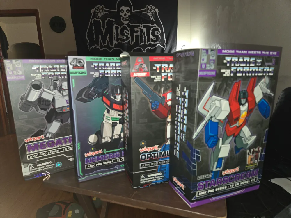 Yolopark Optimus Prime, Nemesis Prime, Megatron and Starscream image indicator(6)