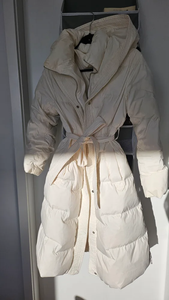 White Long Puffer Jacket image indicator(3)