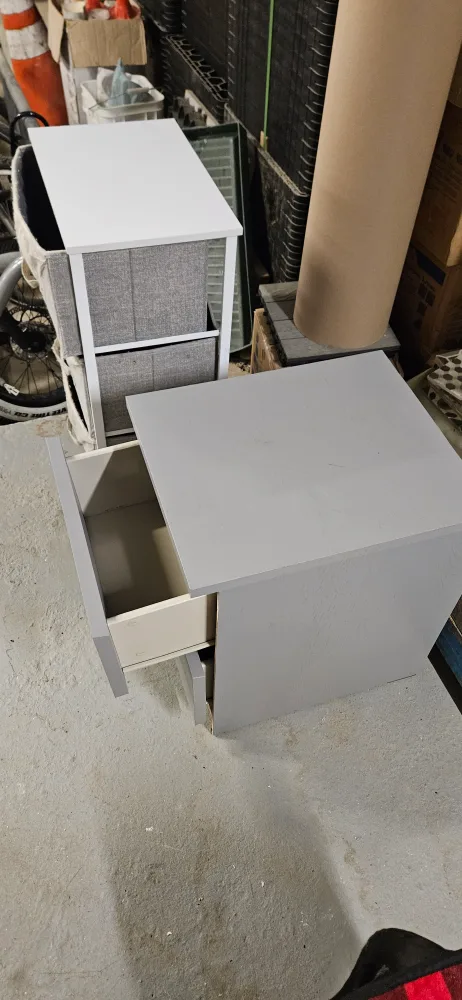 Set of 2 Nightstands image indicator(7)