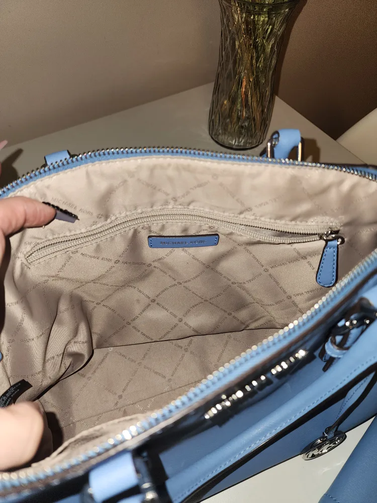 AUTHENTIC Michael Kors bag & wallet image indicator(4)