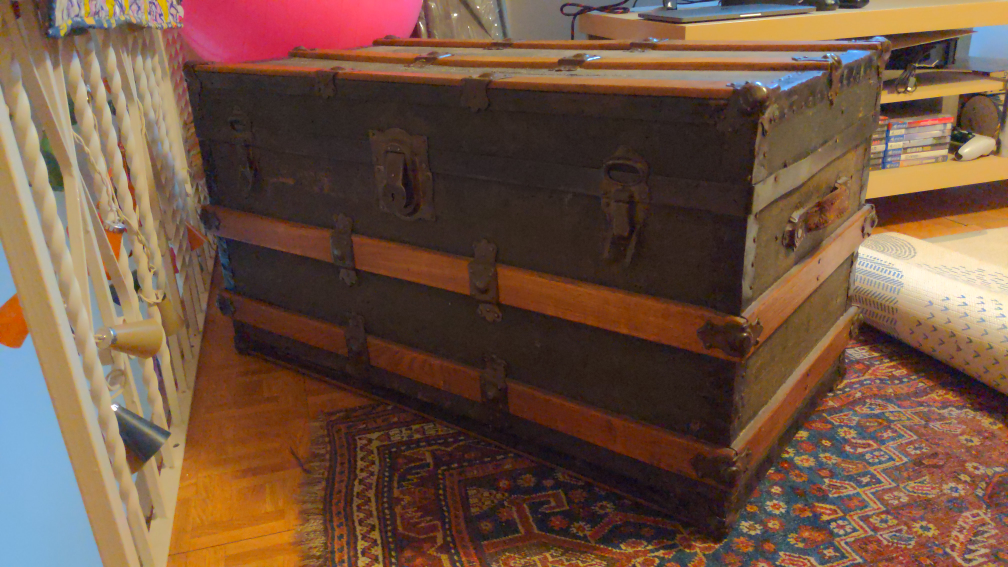 Free antique Wooden Trunk