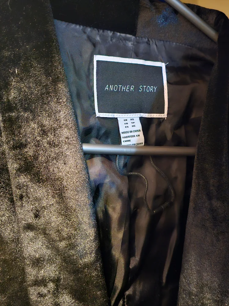 dress coats $15-30 #ThriftyPicks image indicator(7)