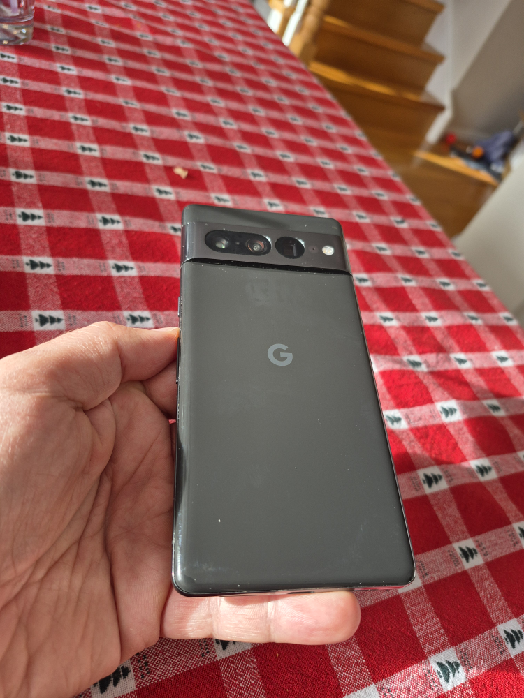 Google Pixel 7 Pro - Black - Excellent Condition - photo 2