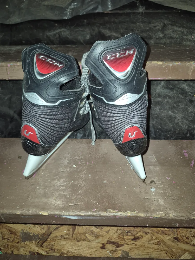 CCM Ice Skates size 3 image indicator(3)