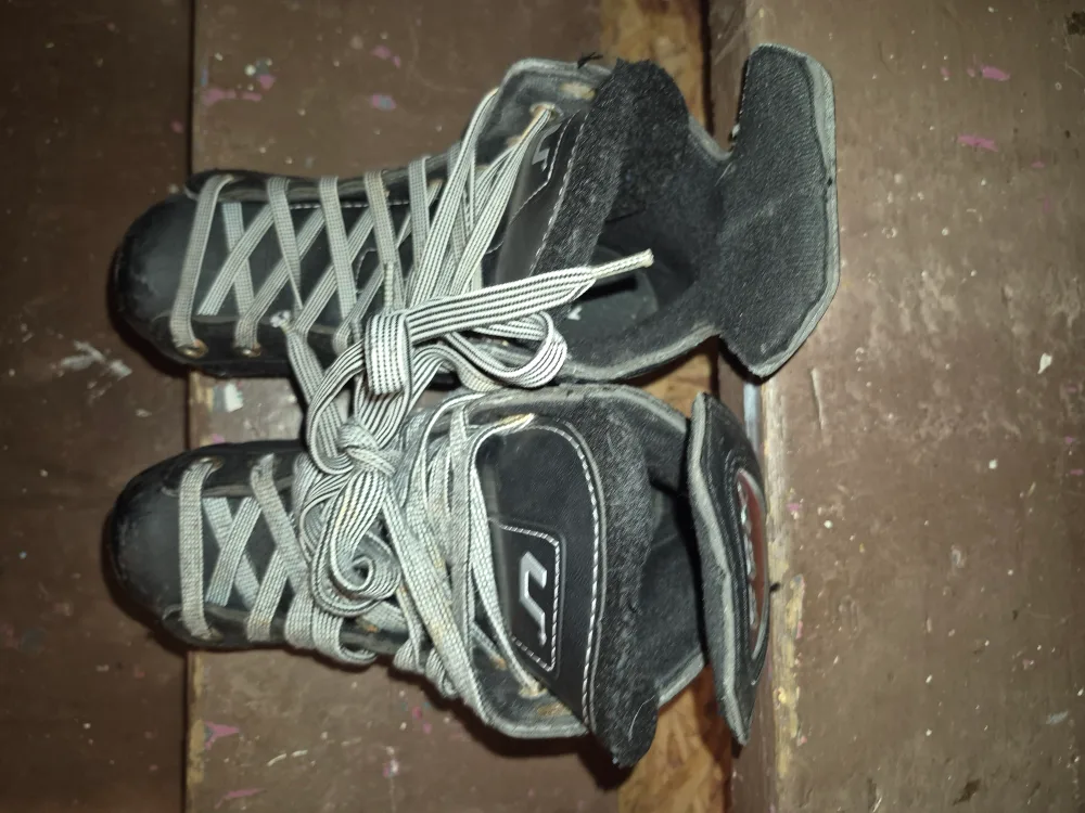 CCM Ice Skates size 3 image indicator(4)