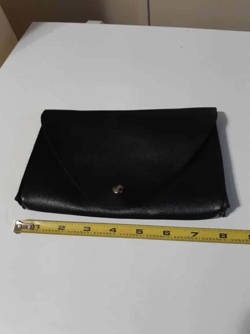 Sleek and modern black belt bag image indicator(3)