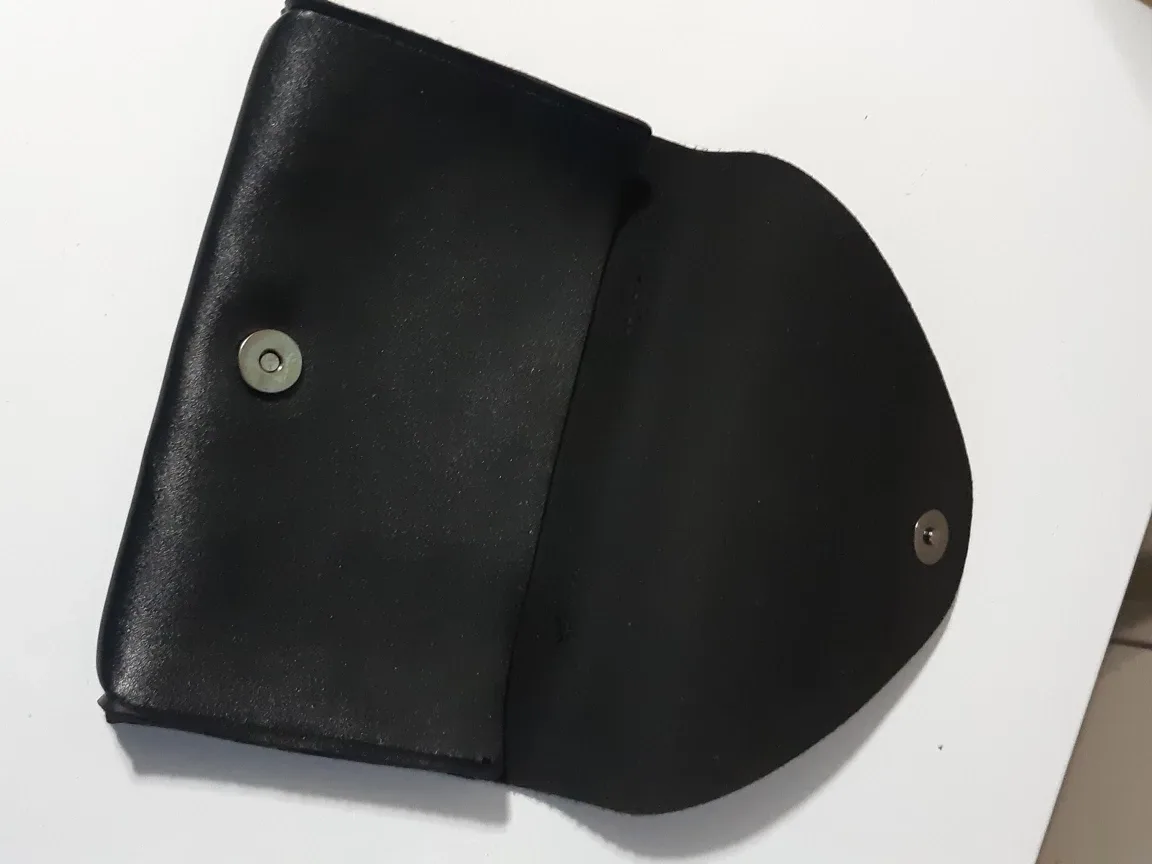 Sleek and modern black belt bag image indicator(7)