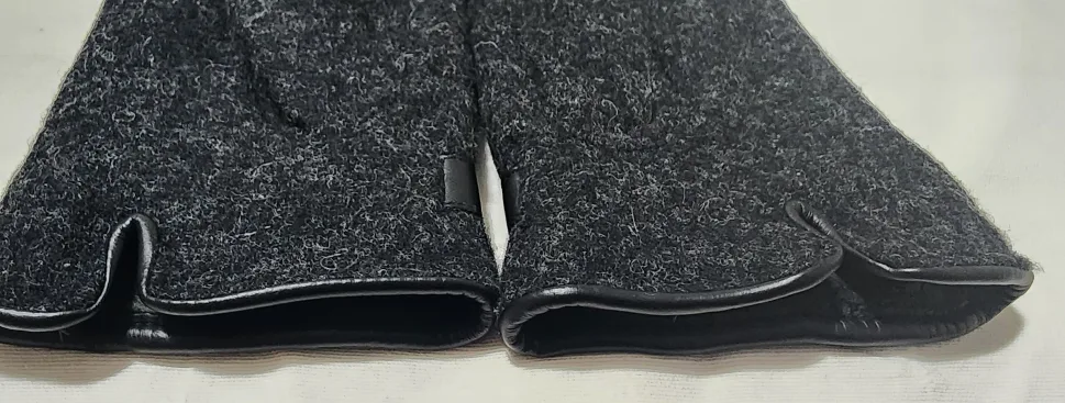 Calvin Klein Wool Gloves image indicator(5)