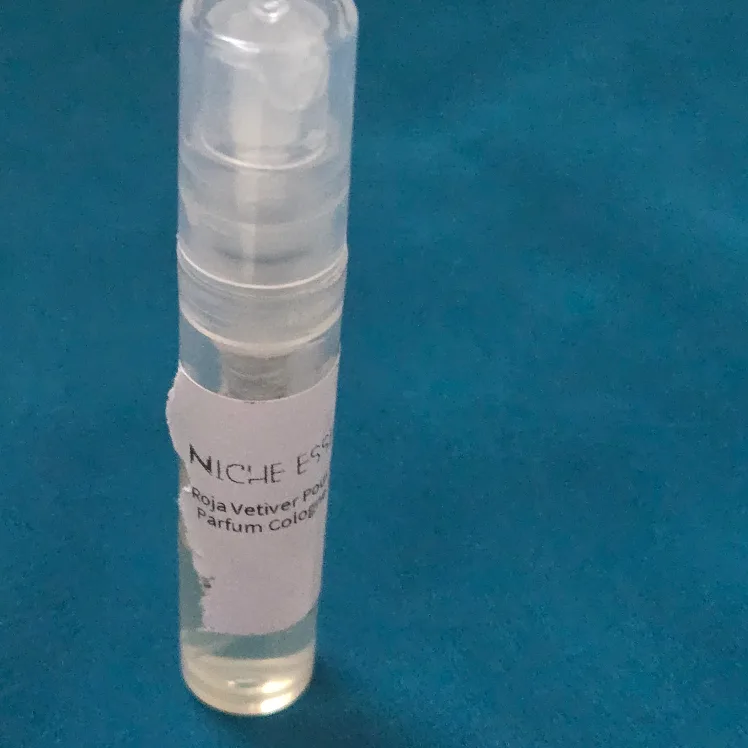 Roja Vetiver Pour Homme Parfum Cologne Sample image indicator(2)