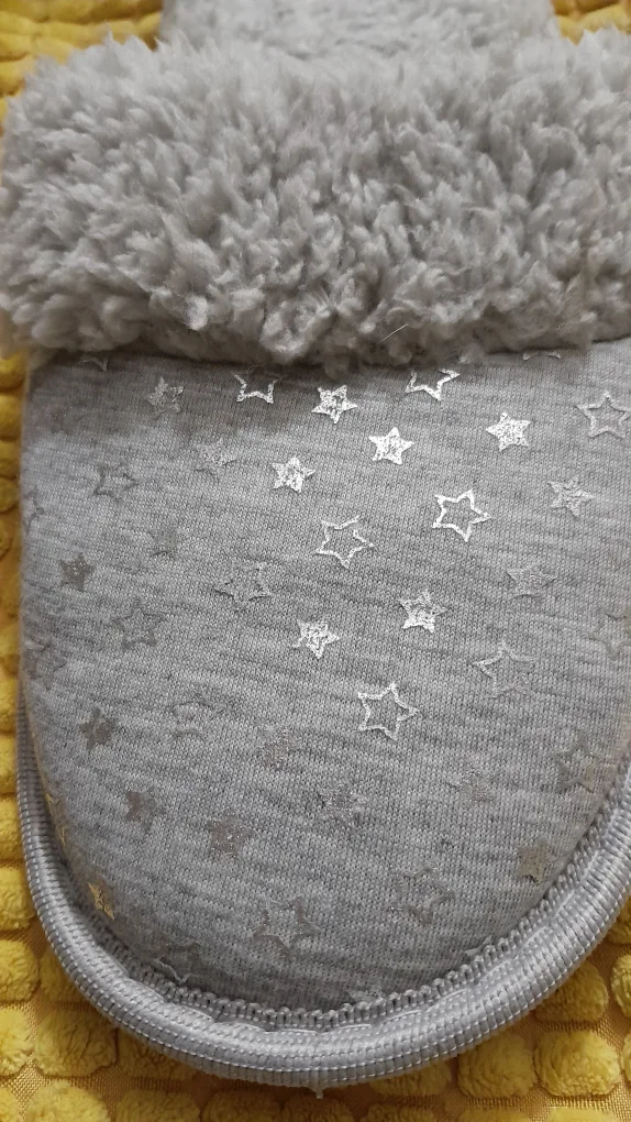 Cozy Fuzzy Slippers . image indicator(3)