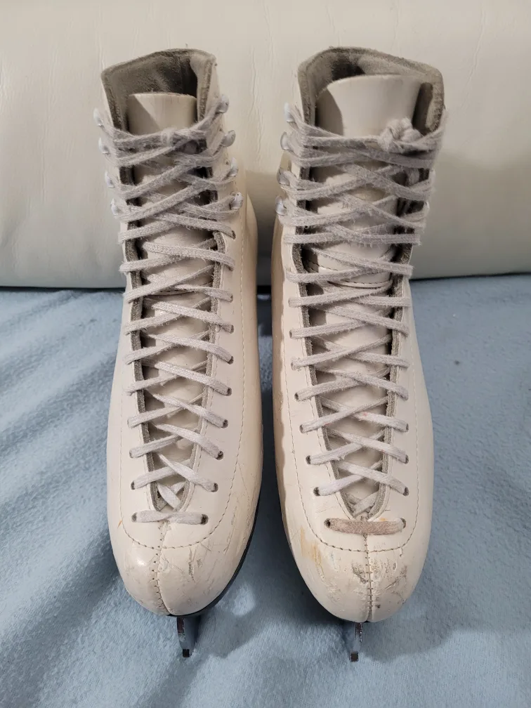 Gam Figure Skates Size 6 image indicator(2)