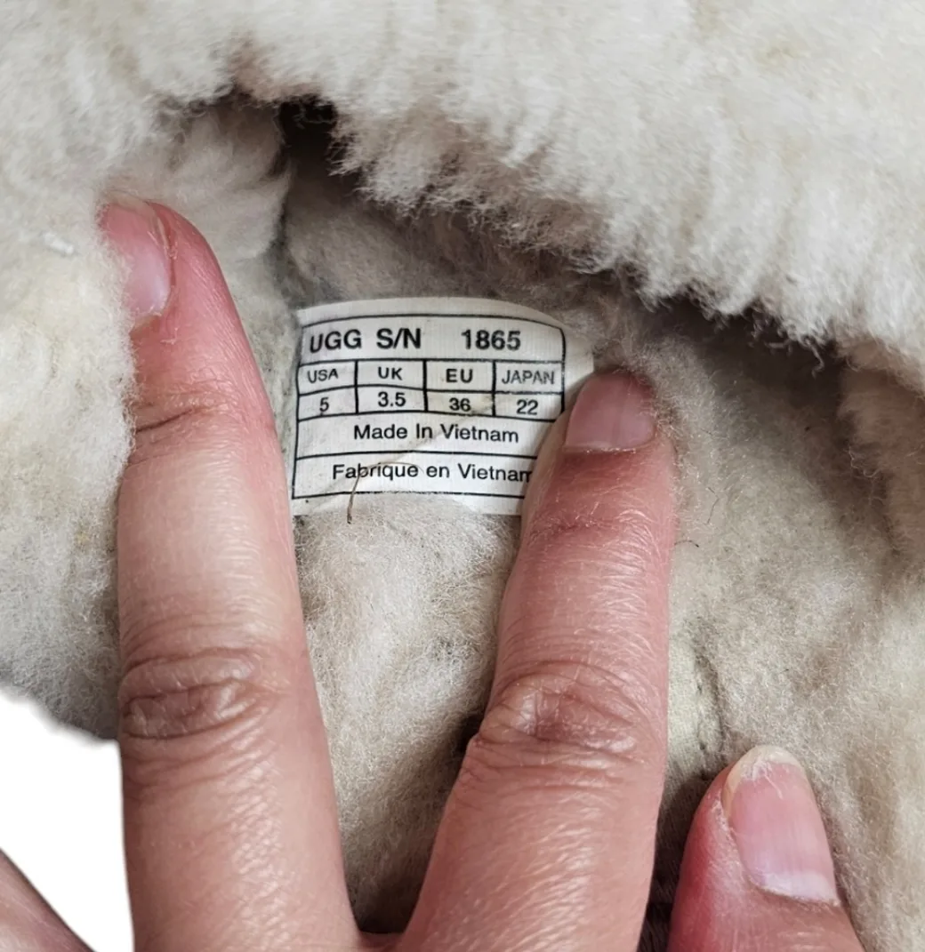 UGG Women's Grey Cable Knit Slippers w Sheepskin Lining size 5 image indicator(4)