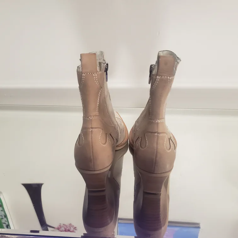 Tan & Beige Cowboy Boots image indicator(5)