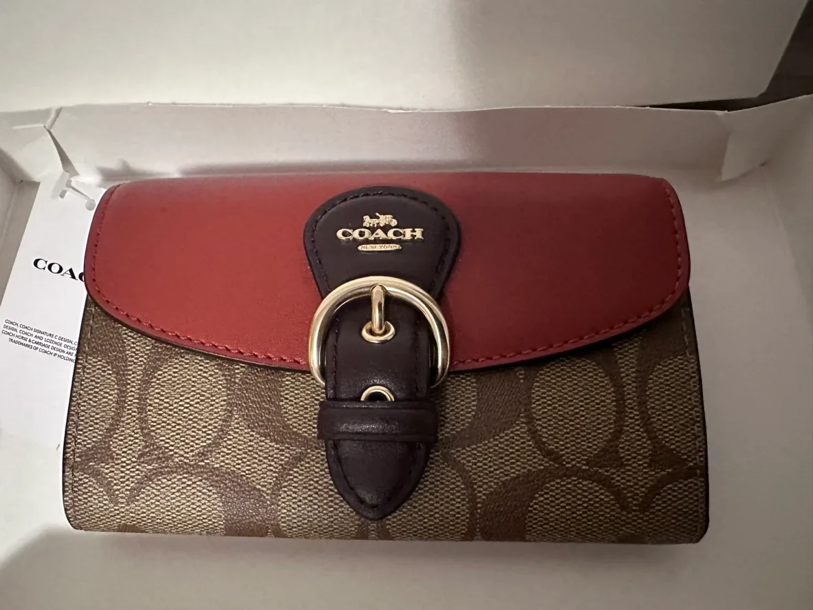 Brand New with tag Signature Coach medium wallet image indicator(2)