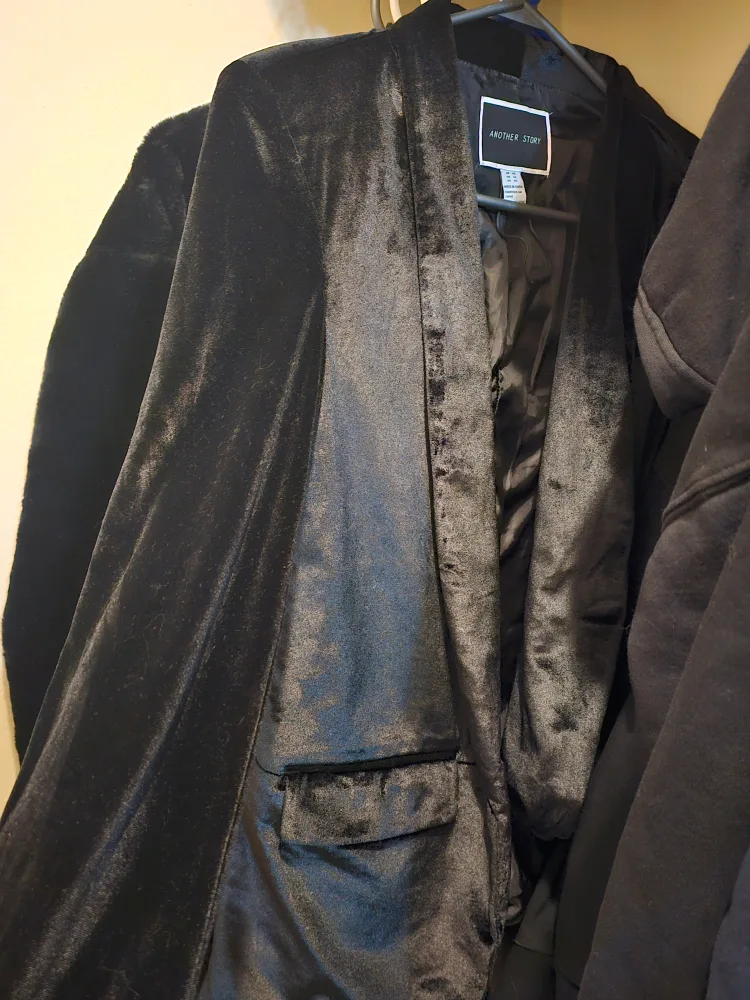 dress coats $15-30 #ThriftyPicks image indicator(8)