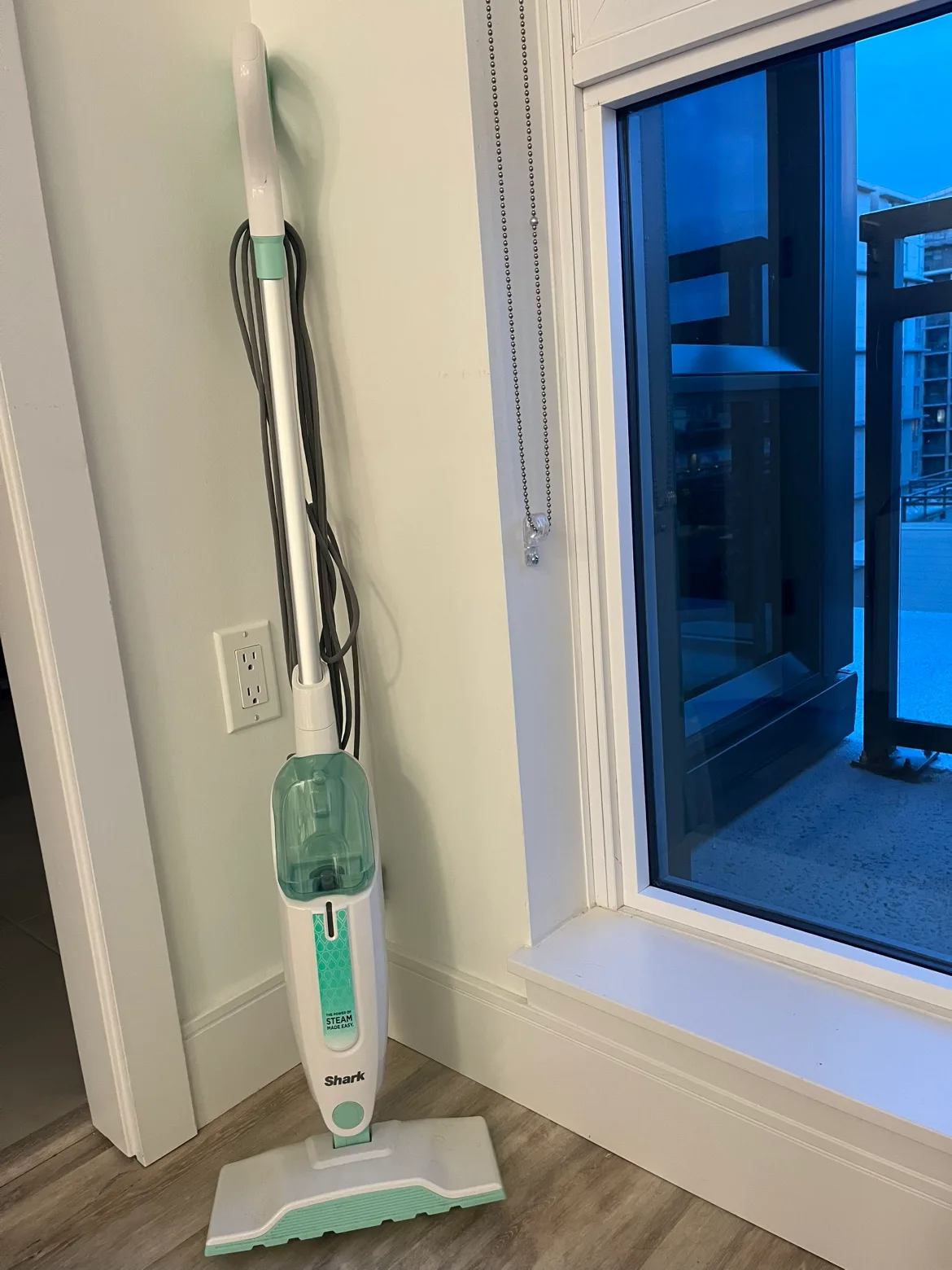 Bundle Shark Steam Pocket Mop, a cooking pot and a laptop stand thumbnail