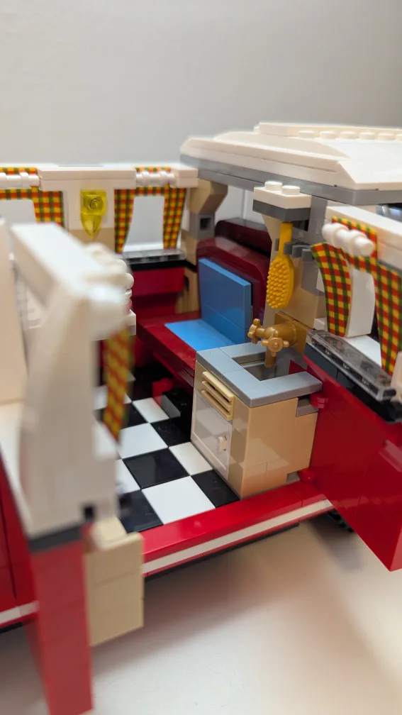 LEGO Volkswagen T1 Camper Van image indicator(2)