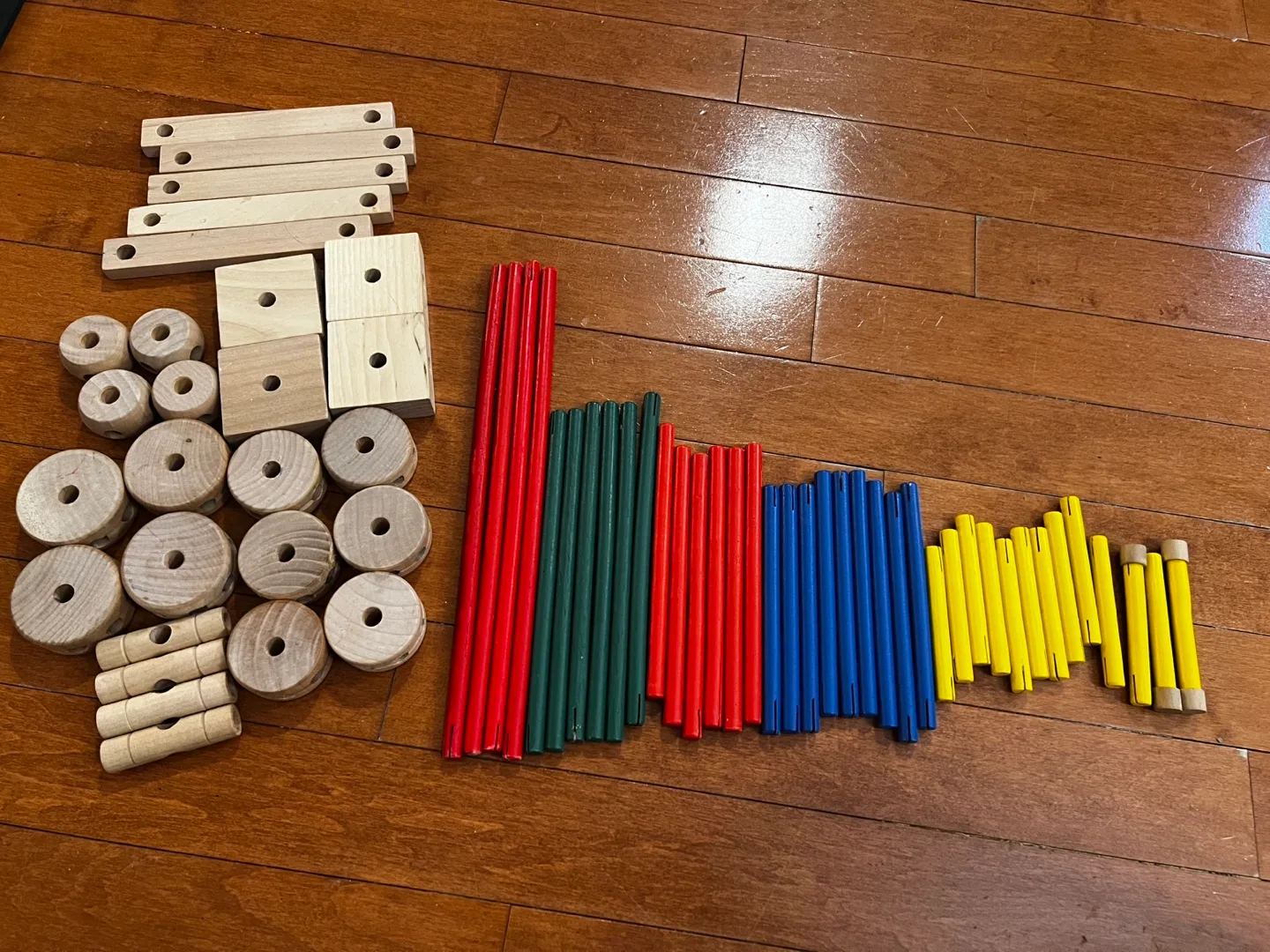 Schilling Wooden Building Toy Set image indicator(2)