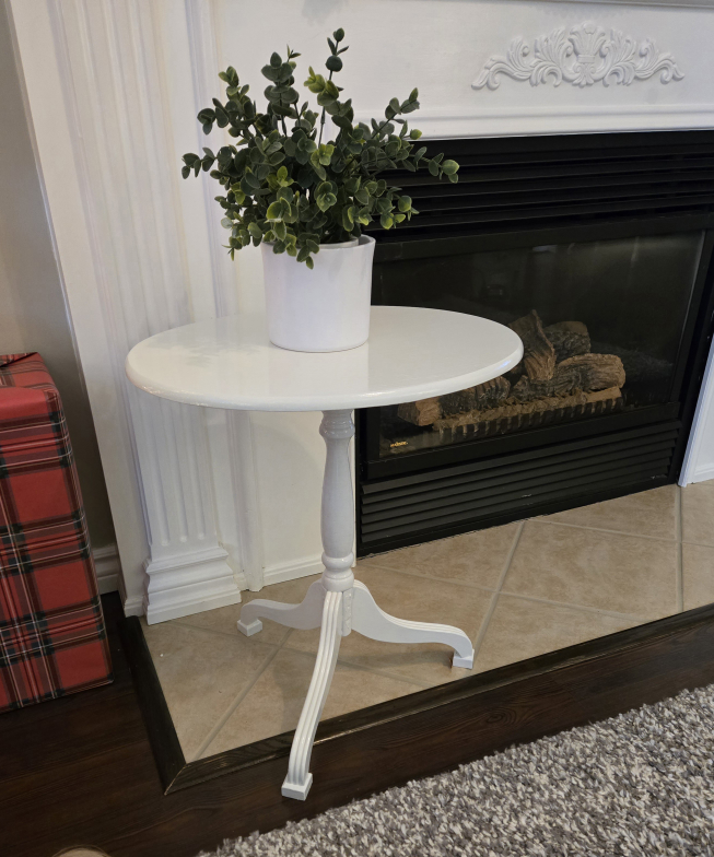 White Round Accent Table - photo 4