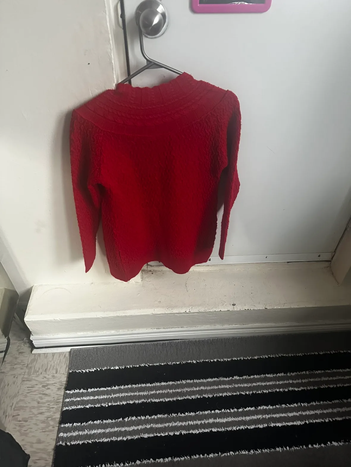 Red knitted cardigan image indicator(2)
