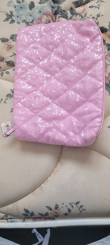 victoria secret pouch image indicator(2)