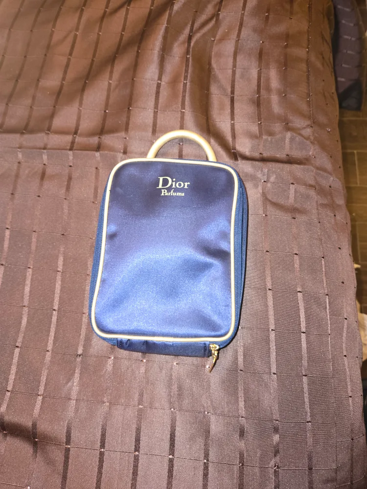 Dior Parfums /Makeup Bag image indicator(8)