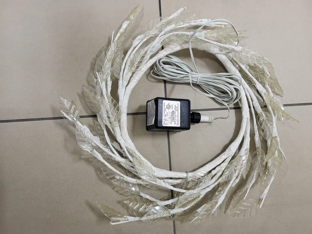 Multicolored LED Light Leaf Wreath 12 inch diameter image indicator(4)