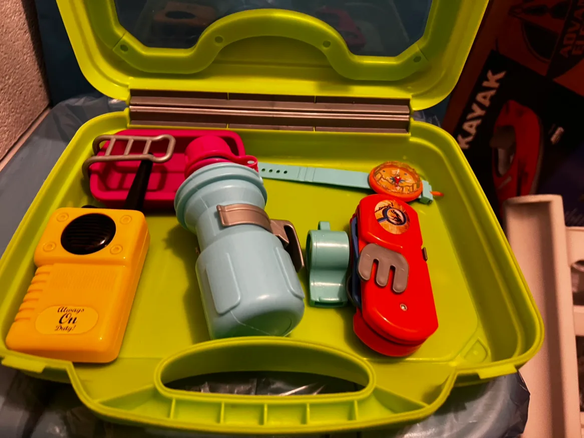 Toy Explorer Case image indicator(2)