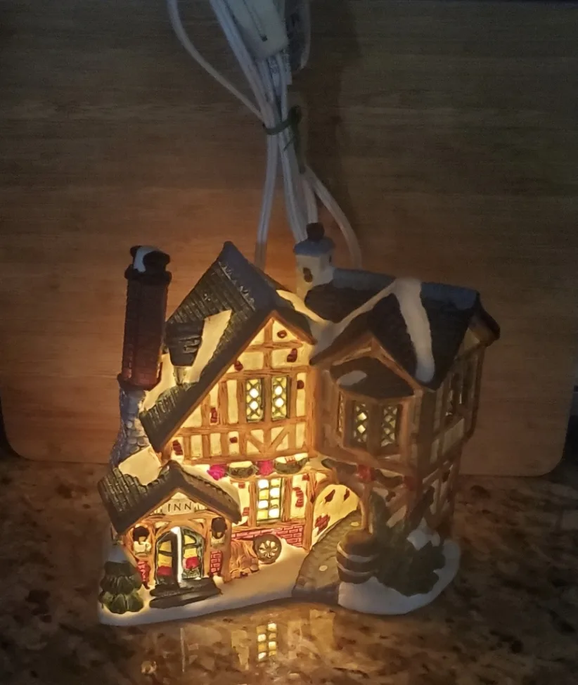 2 Ceramic / Porcelain Christmas Inn / House thumbnail