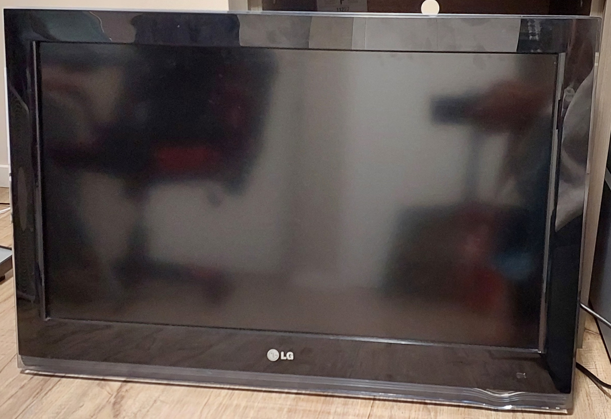 LG 32 inch TV - photo 2