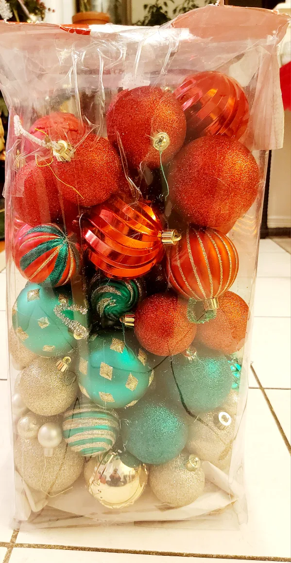 Over 120 Christmas Ornaments image indicator(3)