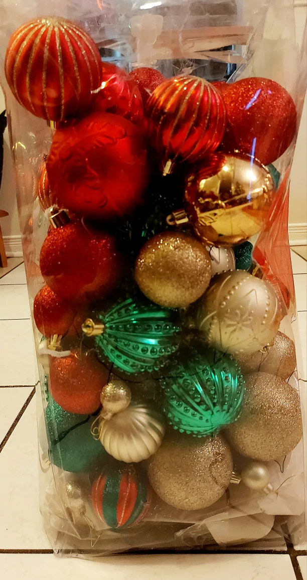 Over 120 Christmas Ornaments image indicator(4)