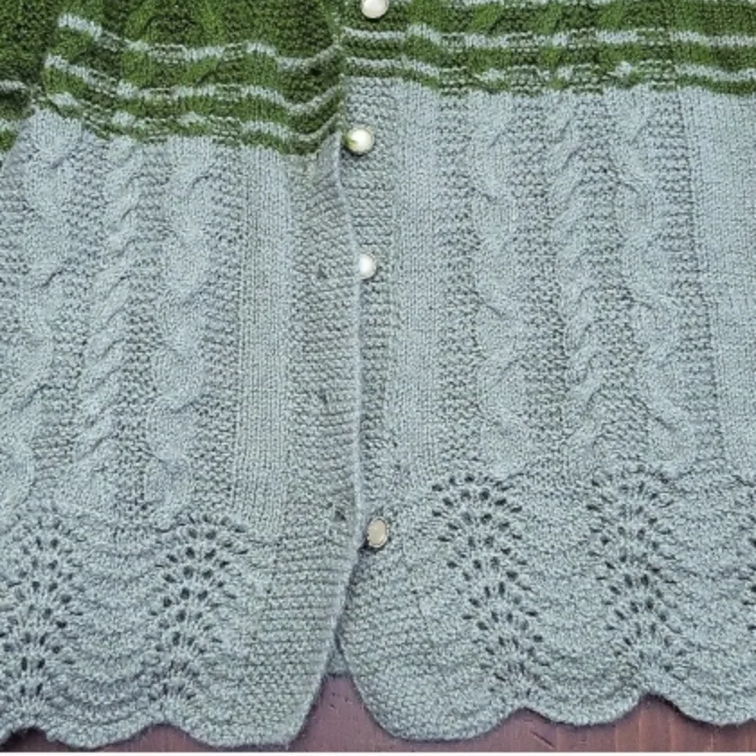 Women's knitted vest & cardigan image indicator(3)