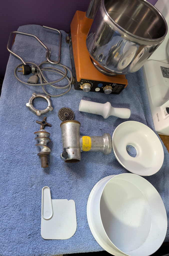 Vintage Electrolux Assistant Mixer - photo 3