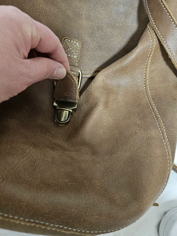 roots leather backpack image indicator(5)