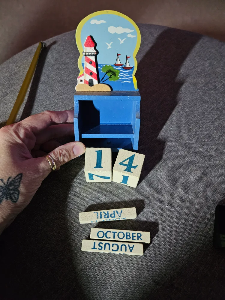 Cute desktop lighthouse calendar image indicator(2)